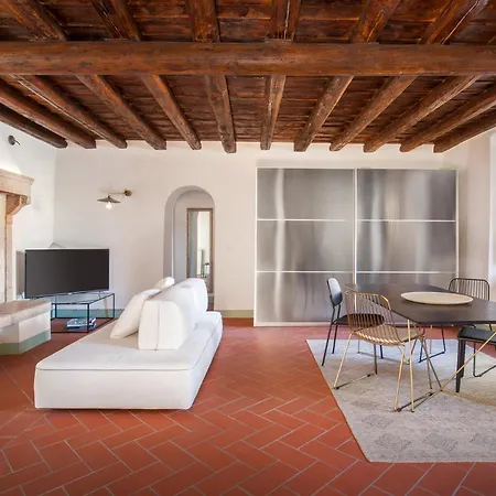 Il Primo Del Castello Apartmán