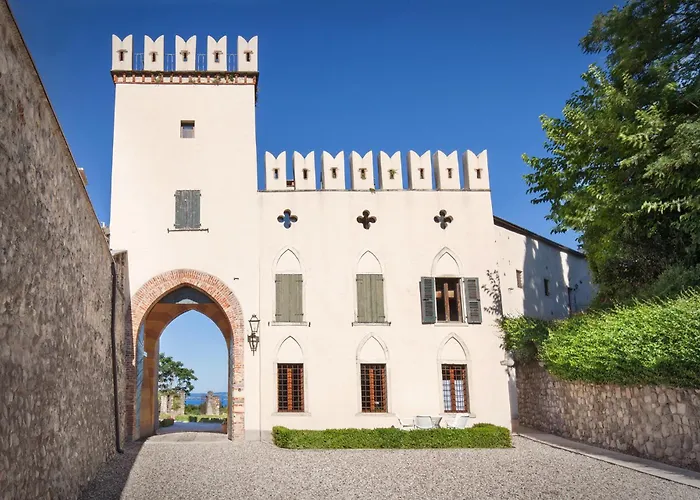 Il Primo Del Castello 콜라