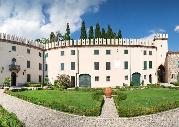 Il Primo Del Castello 아파트