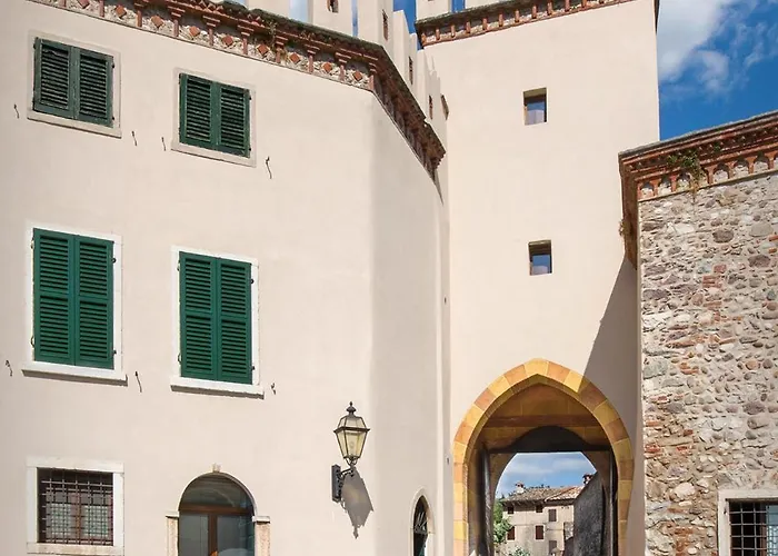 Il Primo Del Castello Apartman